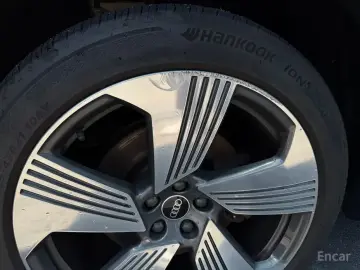 2021 Audi e-tron с пробегом 49 000 км