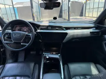 2021 Audi e-tron с пробегом 49 000 км