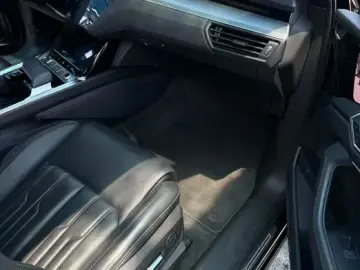 2021 Audi e-tron с пробегом 49 000 км