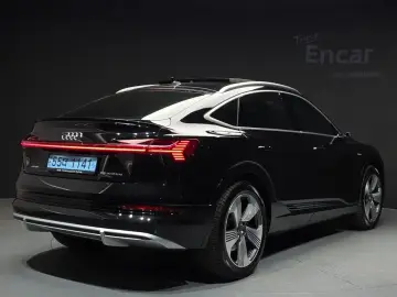 2022 Audi e-tron с пробегом 63 822 км