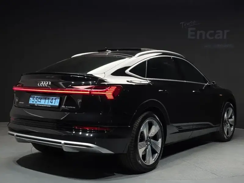 2022 Audi e-tron с пробегом 63 822 км