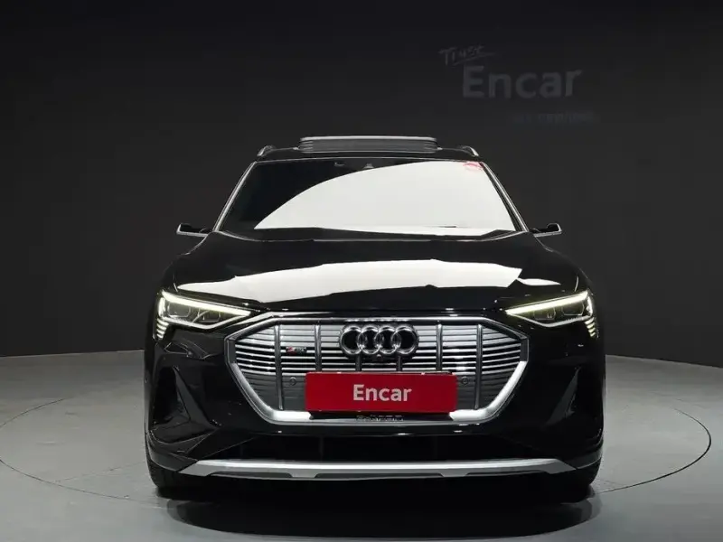 2022 Audi e-tron с пробегом 63 822 км