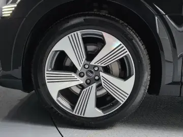 2022 Audi e-tron с пробегом 63 822 км