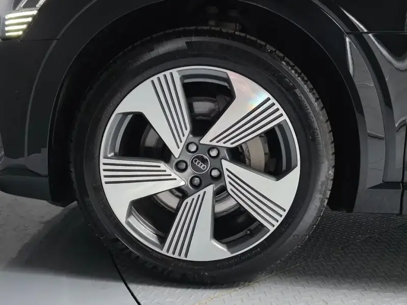 2022 Audi e-tron с пробегом 63 822 км