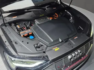 2022 Audi e-tron с пробегом 63 822 км
