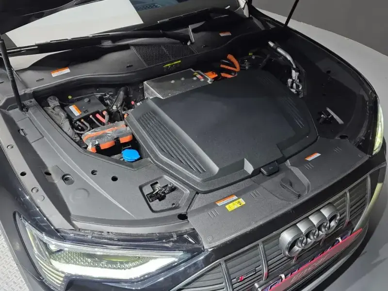 2022 Audi e-tron с пробегом 63 822 км