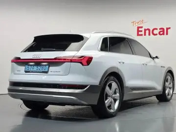 2022 Audi e-tron с пробегом 47 536 км