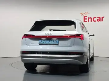 2022 Audi e-tron с пробегом 47 536 км