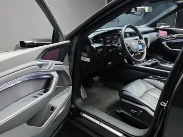2022 Audi e-tron с пробегом 63 822 км