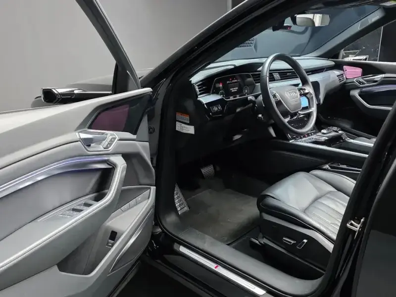 2022 Audi e-tron с пробегом 63 822 км