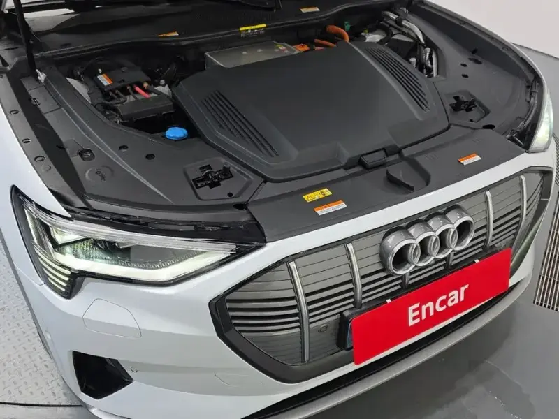 2022 Audi e-tron с пробегом 47 536 км