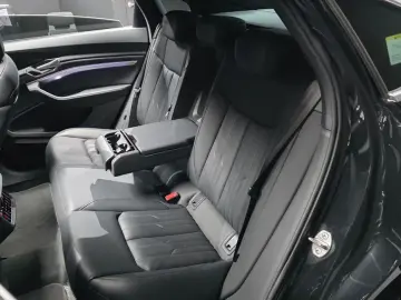 2022 Audi e-tron с пробегом 63 822 км
