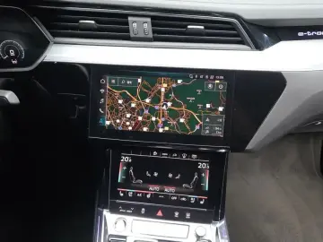 2022 Audi e-tron с пробегом 63 822 км