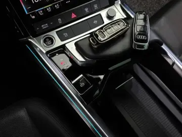 2022 Audi e-tron с пробегом 47 536 км