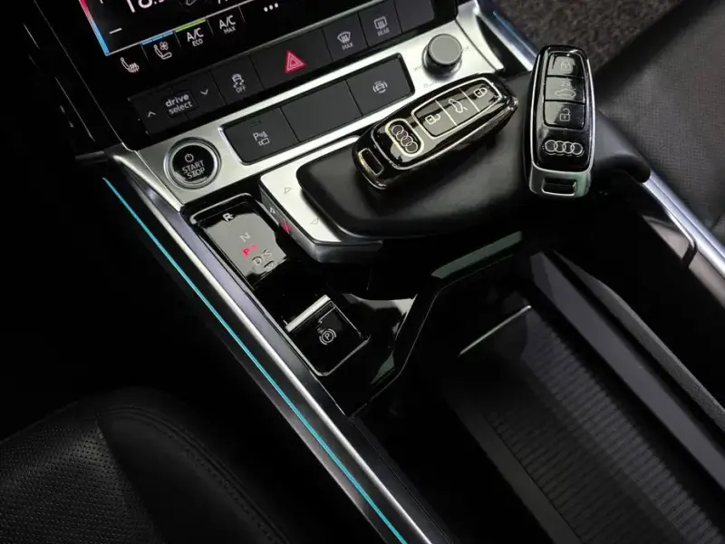 2022 Audi e-tron с пробегом 47 536 км