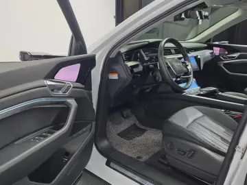 2022 Audi e-tron с пробегом 47 536 км