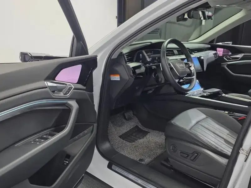 2022 Audi e-tron с пробегом 47 536 км