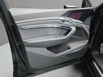 2022 Audi e-tron с пробегом 63 822 км