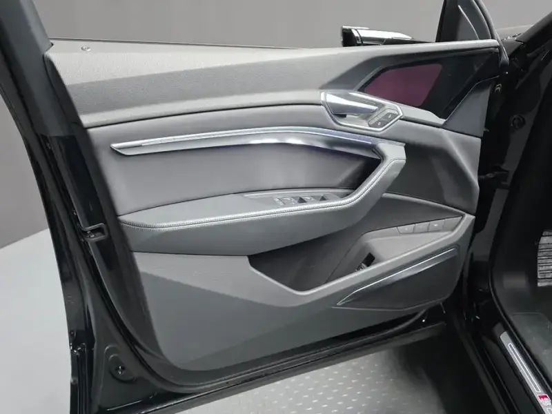 2022 Audi e-tron с пробегом 63 822 км