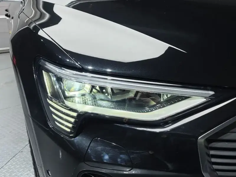 2022 Audi e-tron с пробегом 63 822 км