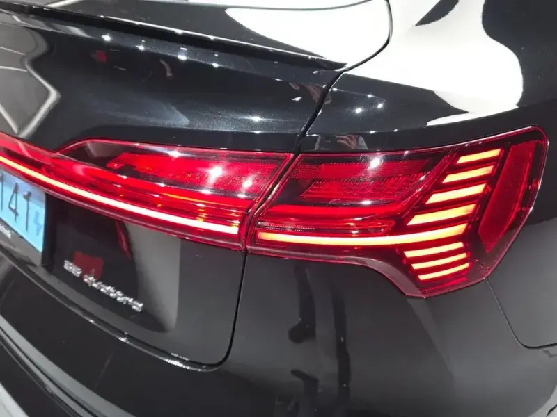 2022 Audi e-tron с пробегом 63 822 км