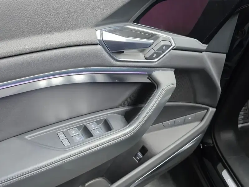 2022 Audi e-tron с пробегом 63 822 км