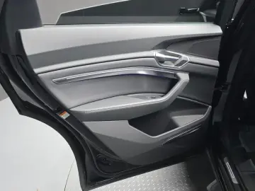 2022 Audi e-tron с пробегом 63 822 км