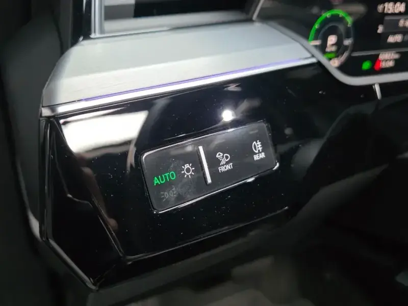 2022 Audi e-tron с пробегом 63 822 км