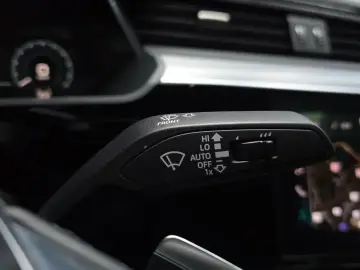 2022 Audi e-tron с пробегом 63 822 км