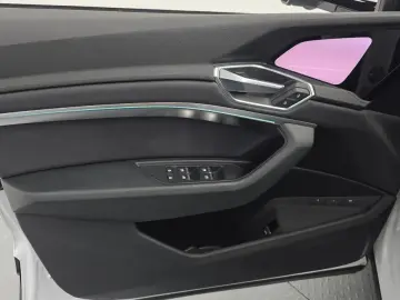 2022 Audi e-tron с пробегом 47 536 км