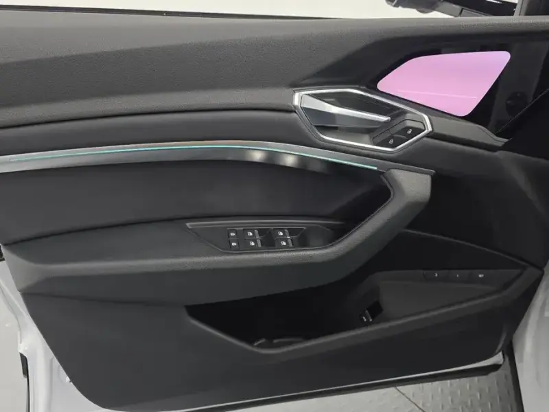 2022 Audi e-tron с пробегом 47 536 км