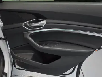 2022 Audi e-tron с пробегом 47 536 км