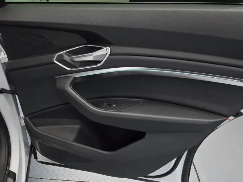 2022 Audi e-tron с пробегом 47 536 км