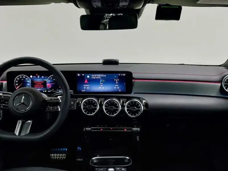 2025 Mercedes-Benz CLA с пробегом 124 км