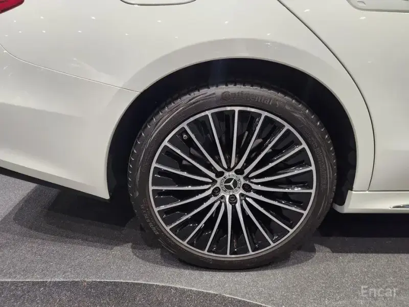 2024 Mercedes-Benz E-Класс с пробегом 12 980 км
