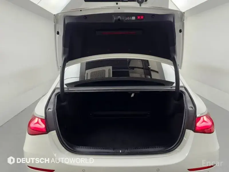 2025 Mercedes-Benz E-Класс с пробегом 17 293 км