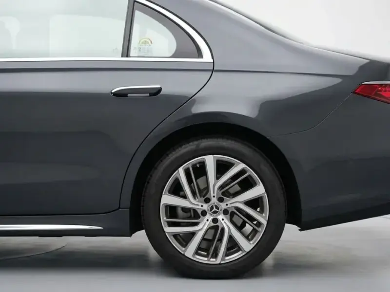 2025 Mercedes-Benz E-Класс с пробегом 13 701 км
