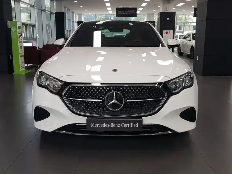 2025 Mercedes-Benz E-Класс с пробегом 940 км