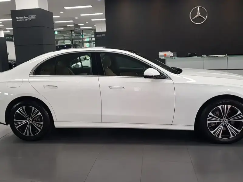 2025 Mercedes-Benz E-Класс с пробегом 940 км