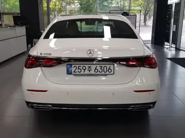 2025 Mercedes-Benz E-Класс с пробегом 940 км