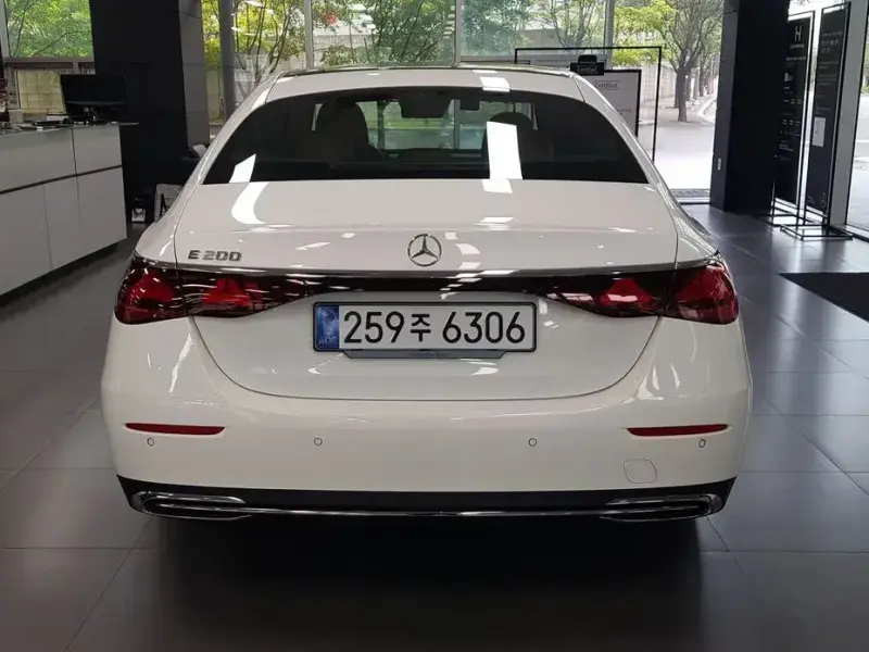 2025 Mercedes-Benz E-Класс с пробегом 940 км