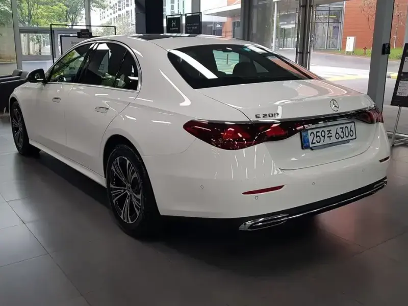 2025 Mercedes-Benz E-Класс с пробегом 940 км