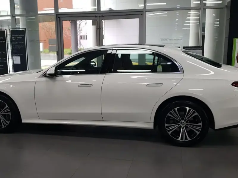 2025 Mercedes-Benz E-Класс с пробегом 940 км