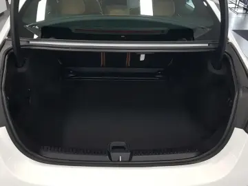2025 Mercedes-Benz E-Класс с пробегом 940 км