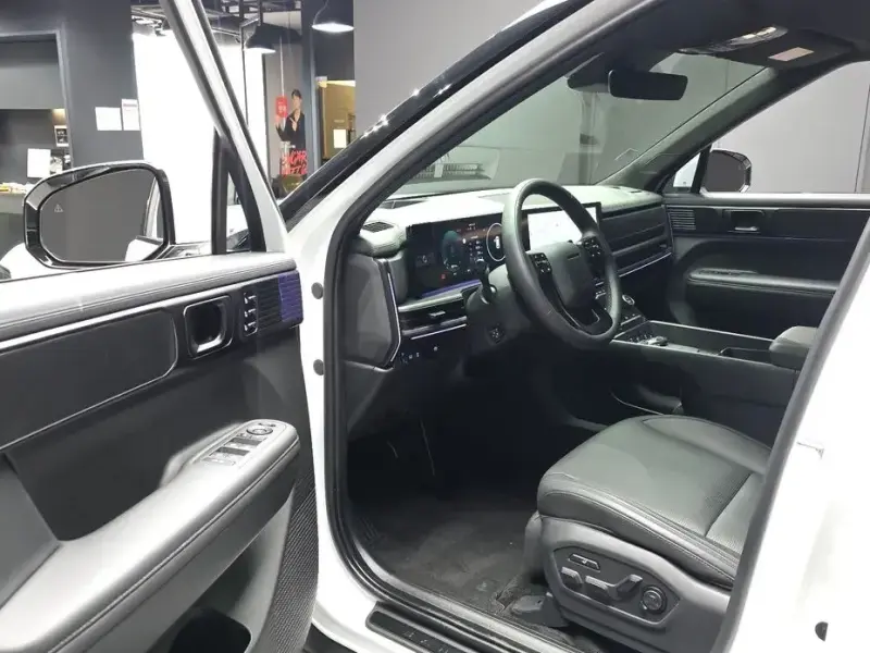 2024 Hyundai Santa Fe с пробегом 9 928 км
