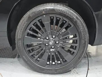 2025 Hyundai Santa Fe с пробегом 10 833 км