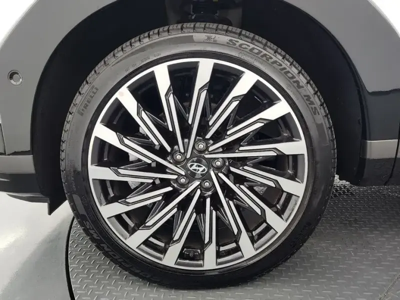 2024 Hyundai Santa Fe с пробегом 10 753 км