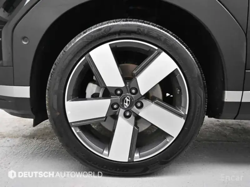 2025 Hyundai Santa Fe с пробегом 9 588 км