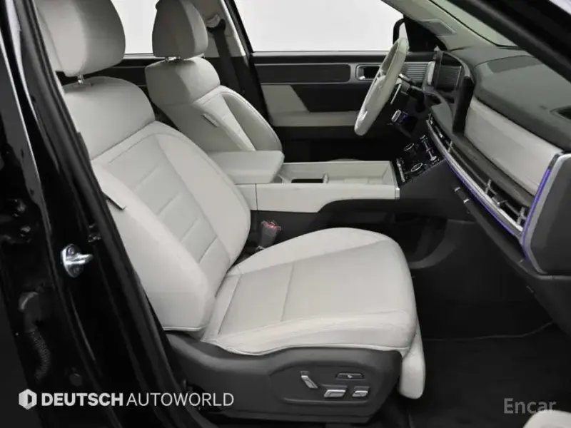 2025 Hyundai Santa Fe с пробегом 9 588 км