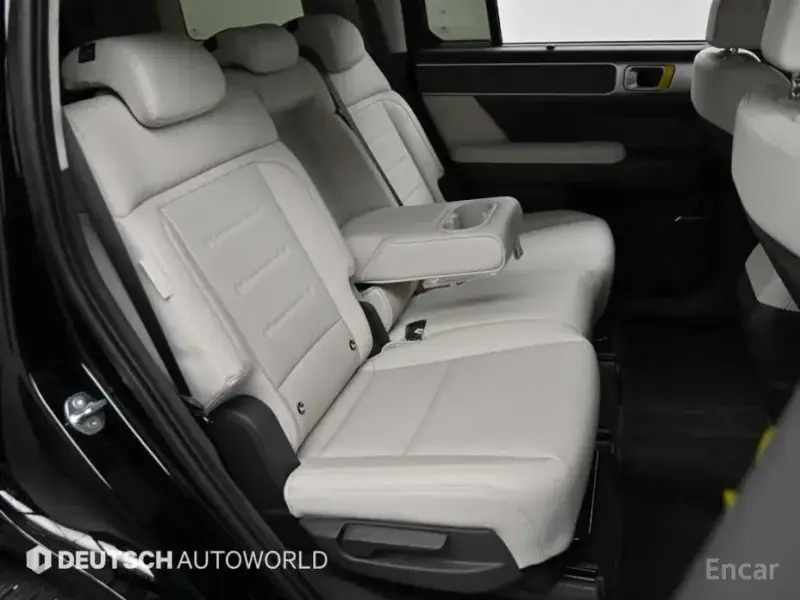 2025 Hyundai Santa Fe с пробегом 9 588 км